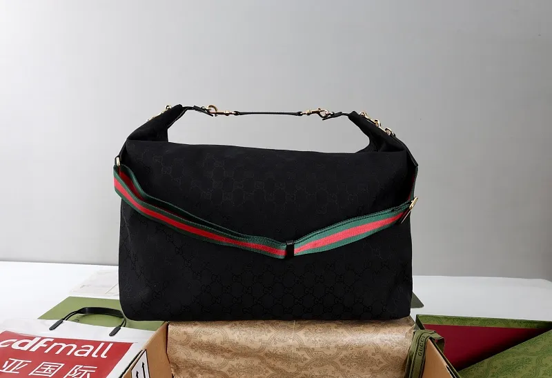 All categories Official website "Brand Women's Bags" Women's Bags 💙 GUCCI 2026 GUCCI new crossbody shoulder bag