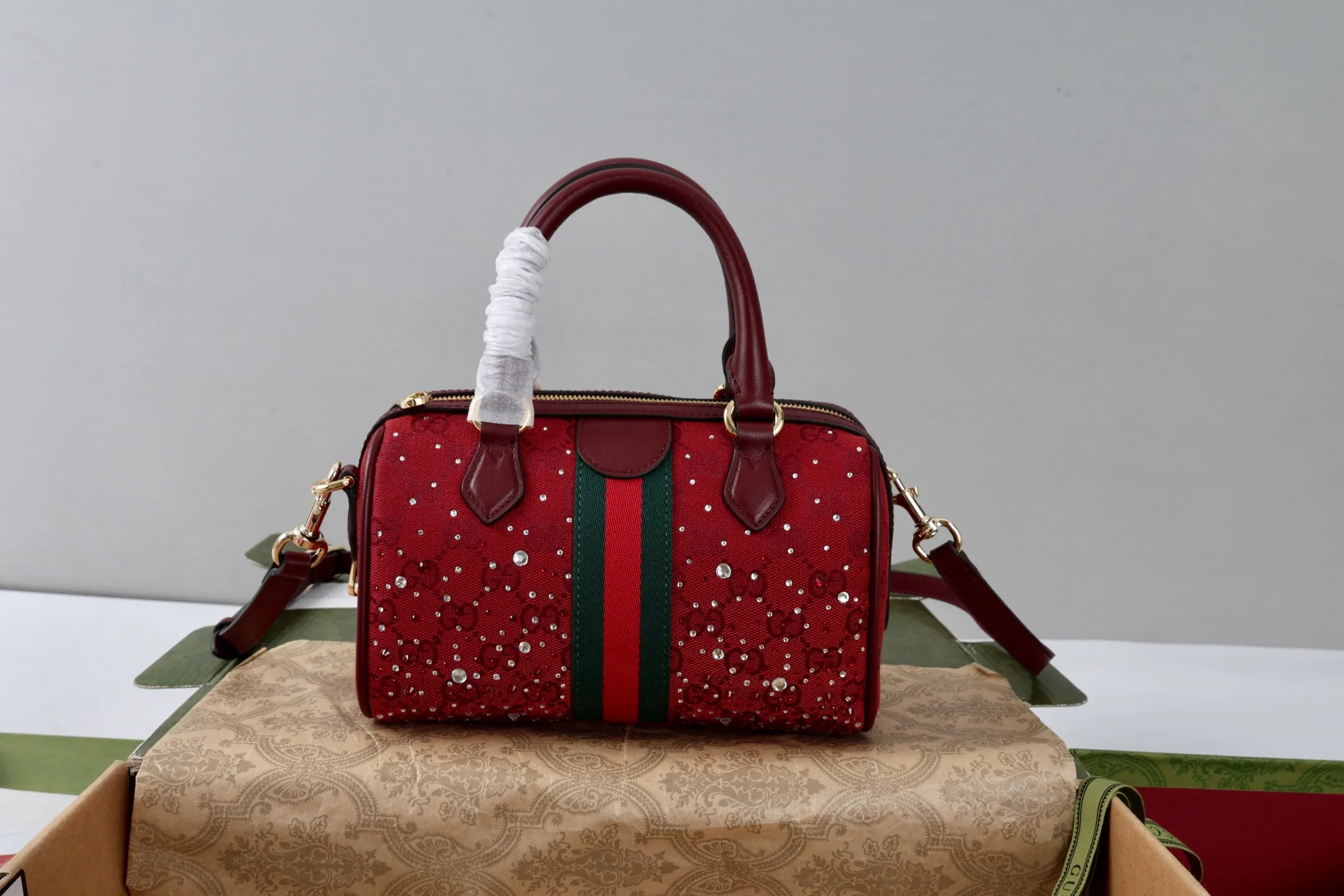 All categories Official website "Brand Women's Bags" Women's Bags 💙 GUCCI 2026 GUCCI new crossbody shoulder bag
