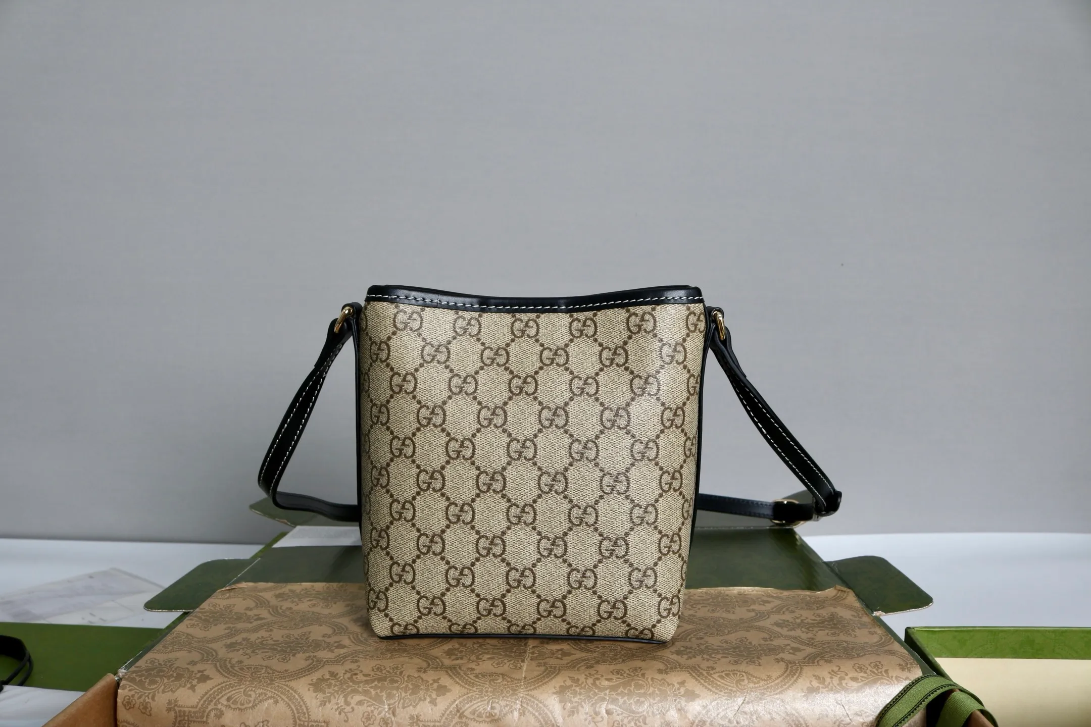 All categories Official website "Brand Women's Bags" Women's Bags 💙 GUCCI 2026 GUCCI new crossbody shoulder bag