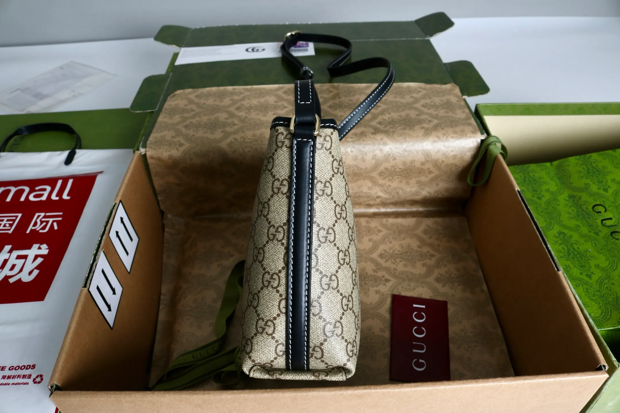 All categories Official website "Brand Women's Bags" Women's Bags 💙 GUCCI 2026 GUCCI new crossbody shoulder bag