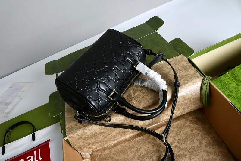 All categories Official website "Brand Women's Bags" Women's Bags 💙 GUCCI 2026 GUCCI new crossbody shoulder bag