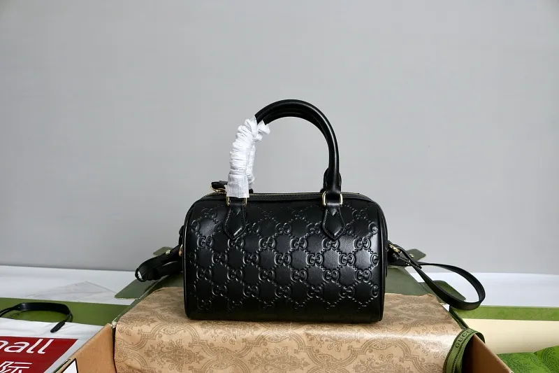 All categories Official website "Brand Women's Bags" Women's Bags 💙 GUCCI 2026 GUCCI new crossbody shoulder bag