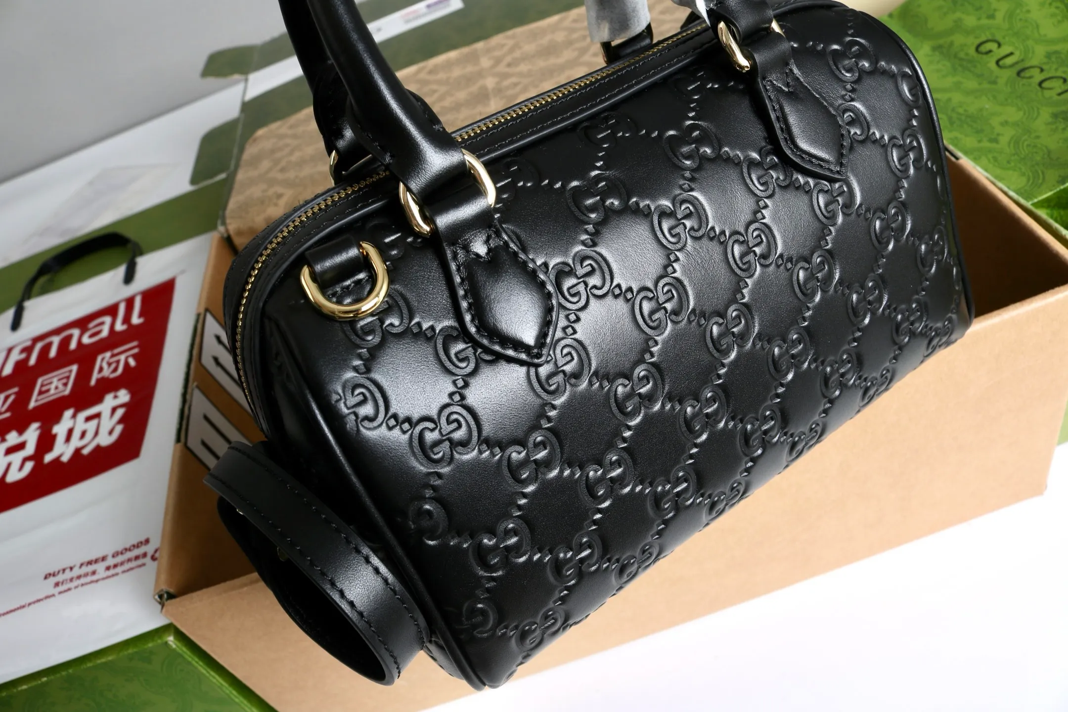 All categories Official website "Brand Women's Bags" Women's Bags 💙 GUCCI 2026 GUCCI new crossbody shoulder bag