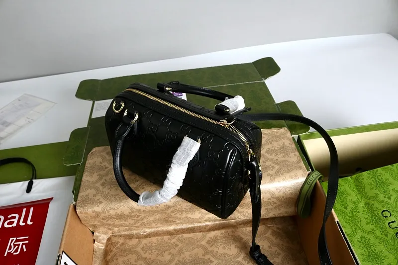 All categories Official website "Brand Women's Bags" Women's Bags 💙 GUCCI 2026 GUCCI new crossbody shoulder bag