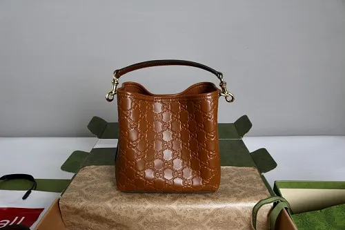 All categories Official website "Brand Women's Bags" Women's Bags 💙 GUCCI 2026 GUCCI new crossbody shoulder bag