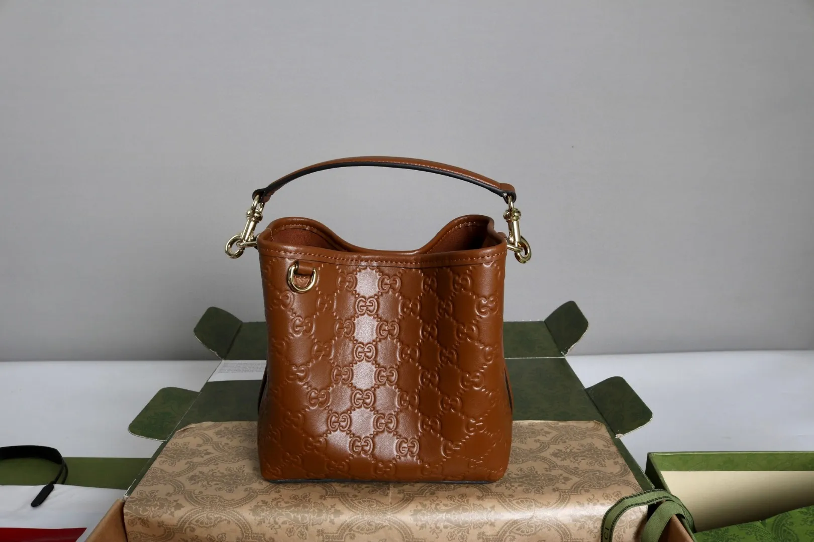 All categories Official website "Brand Women's Bags" Women's Bags 💙 GUCCI 2026 GUCCI new crossbody shoulder bag
