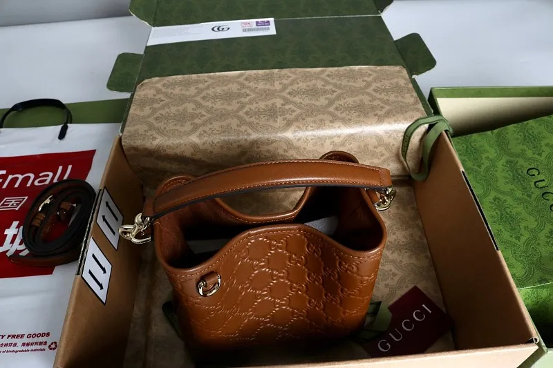 All categories Official website "Brand Women's Bags" Women's Bags 💙 GUCCI 2026 GUCCI new crossbody shoulder bag