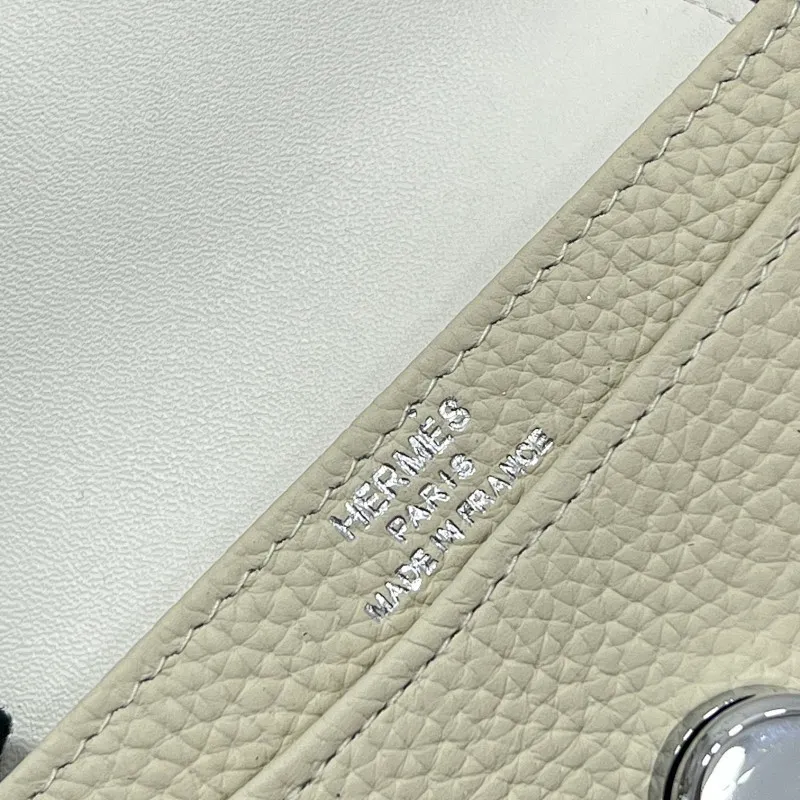 All categories Hermès wallet (Hermès) Hermès 5121 pebbled silver buckle