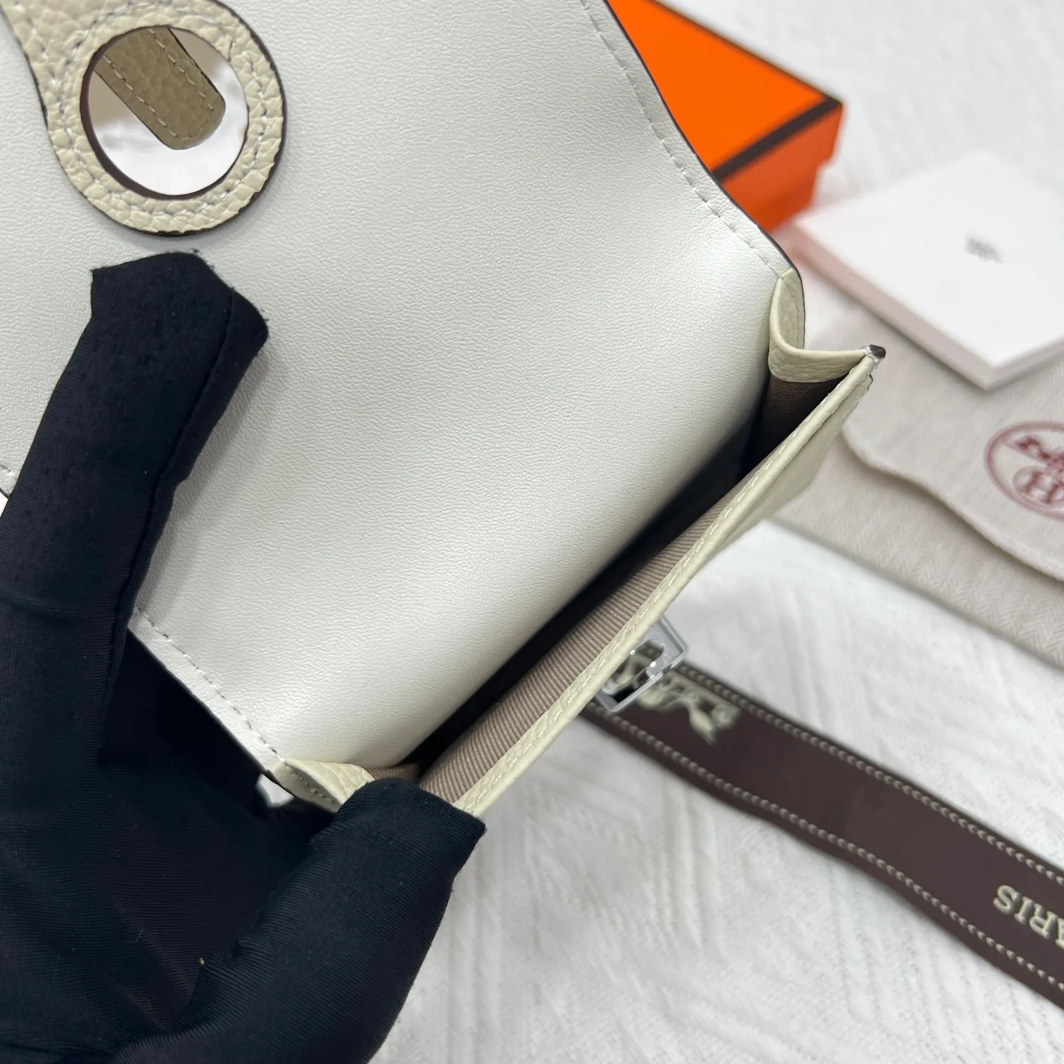 All categories Hermès wallet (Hermès) Hermès 5121 pebbled silver buckle