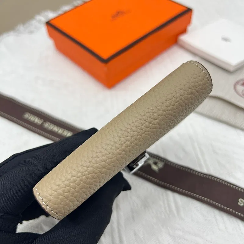 All categories Hermès wallet (Hermès) Hermès 5121 pebbled silver buckle