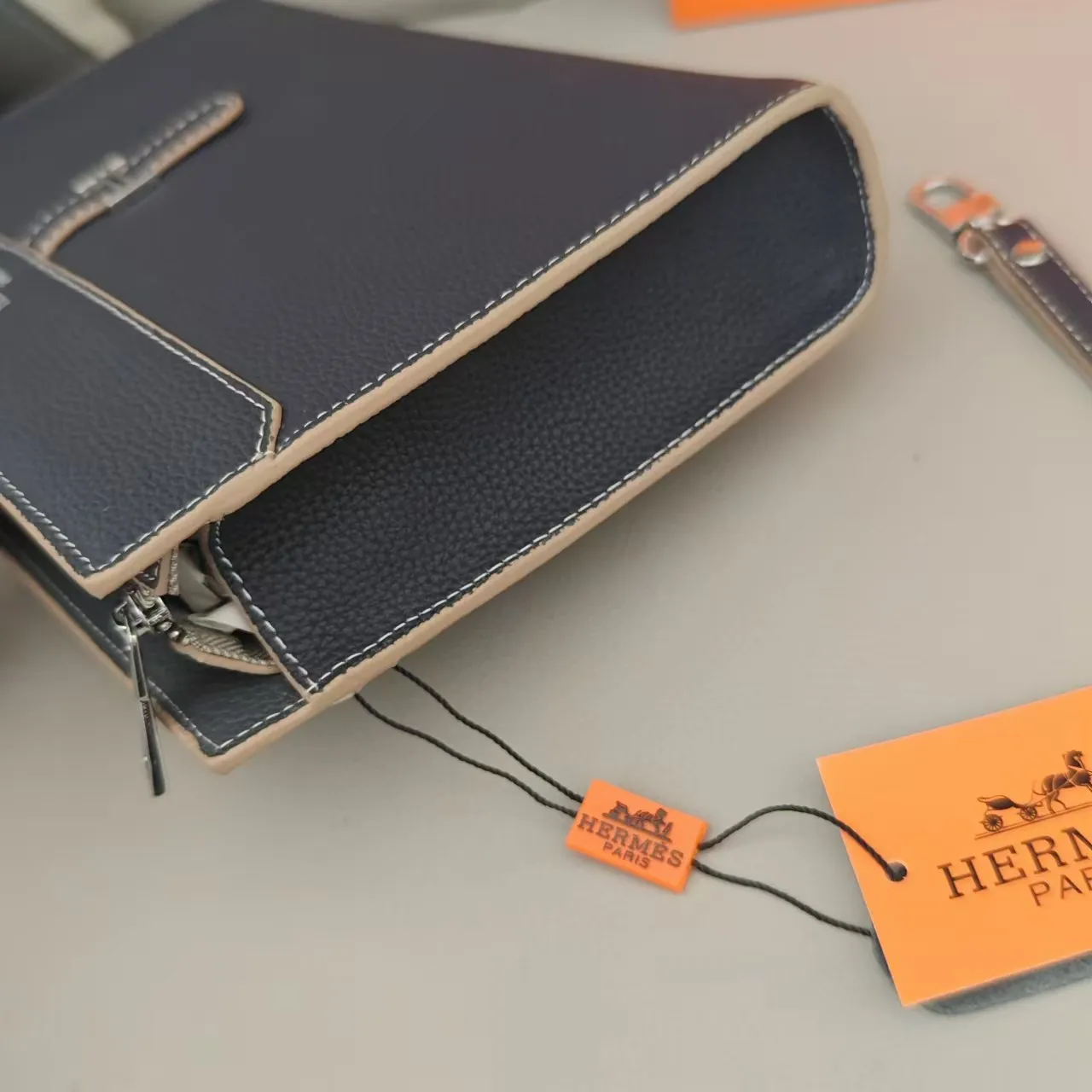 All categories Hermès wallet (Hermès) Hermès H5010-4
