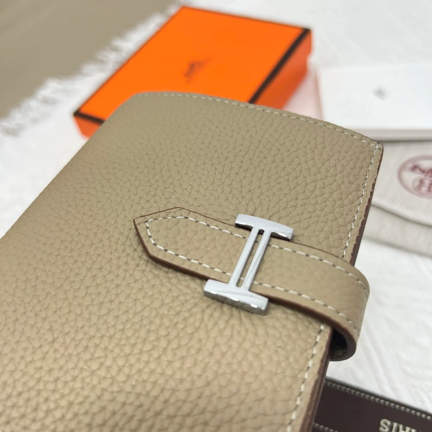 All categories Hermès wallet (Hermès) Hermès 5120 pebbled silver buckle