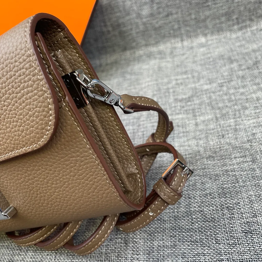 All categories Hermès wallet (Hermès) Hermès 9852 leather silver buckle