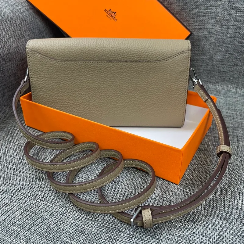 All categories Hermès wallet (Hermès) Hermès 9852 leather silver buckle