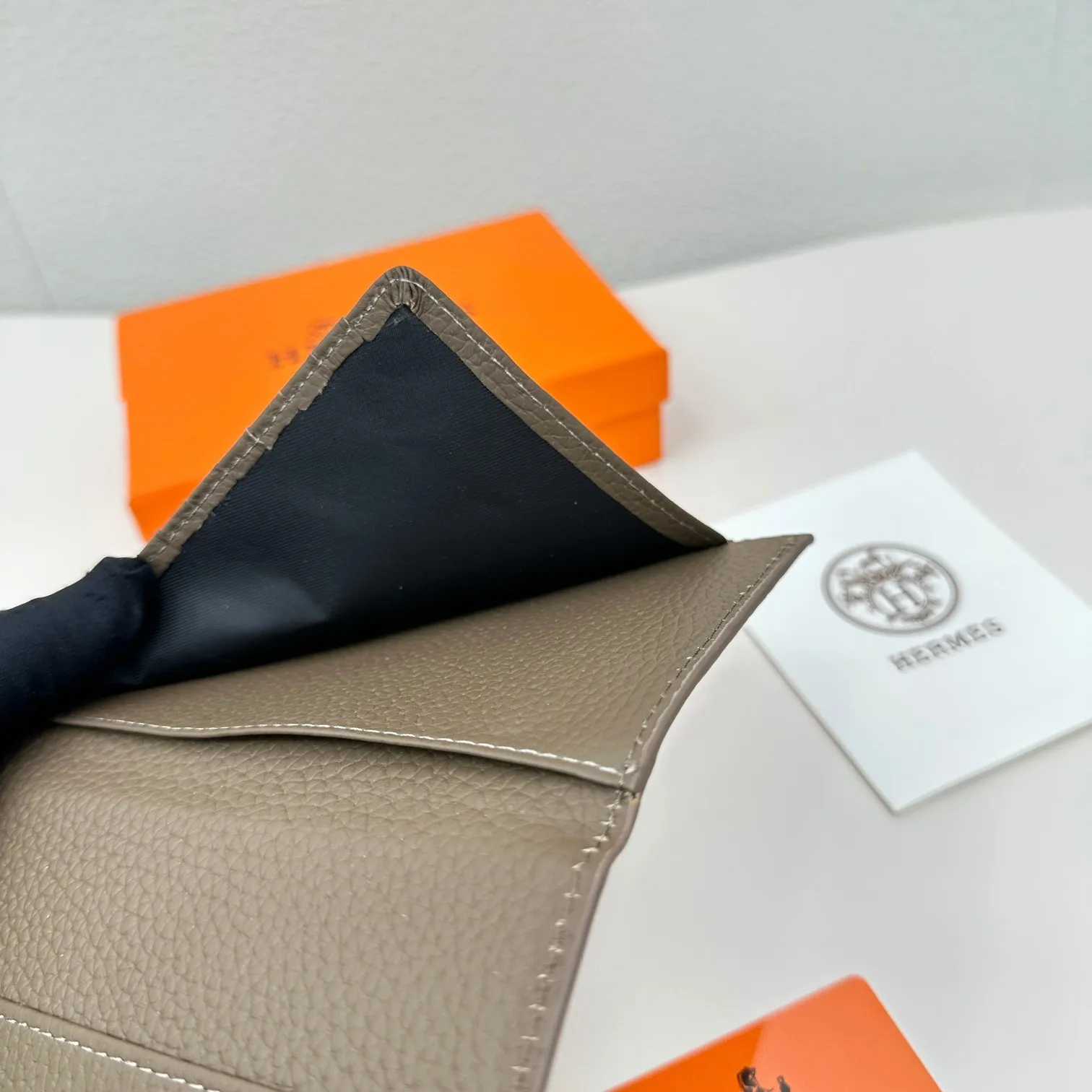 All categories Hermès wallet (Hermès) Hermès 2372