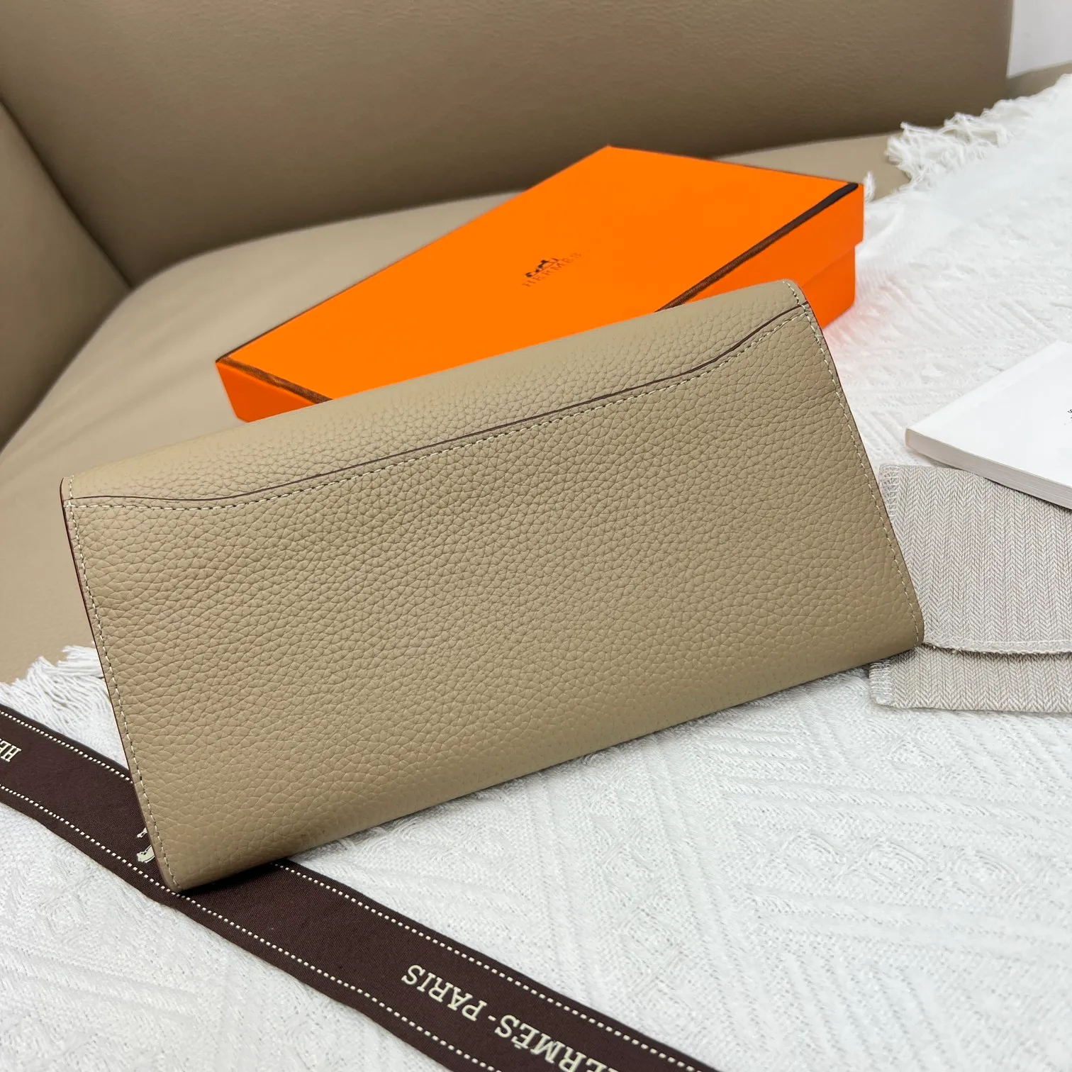 All categories Hermès wallet (Hermès) Hermès 539 pebbled silver buckle