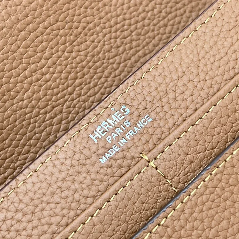All categories Hermès wallet (Hermès) Hermès 539 pebbled silver buckle