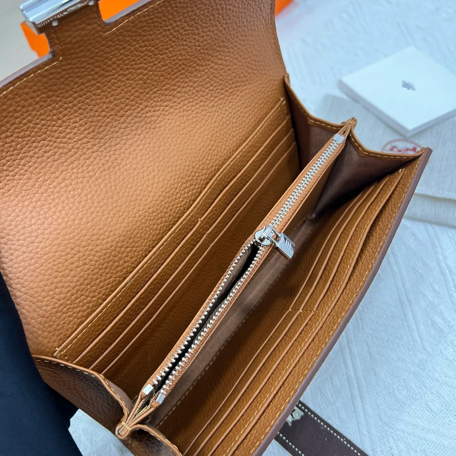 All categories Hermès wallet (Hermès) Hermès 539 pebbled silver buckle