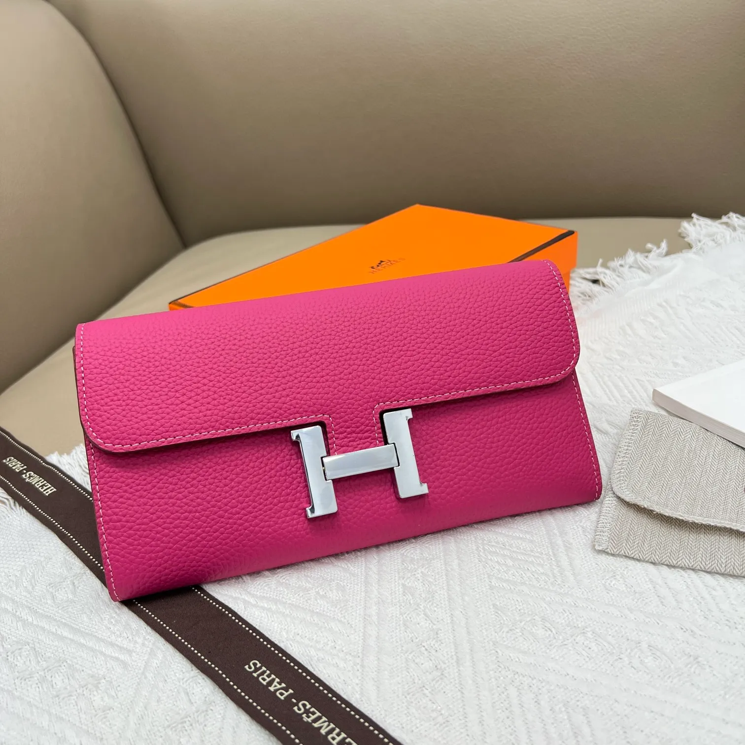 All categories Hermès wallet (Hermès) Hermès 539 pebbled silver buckle