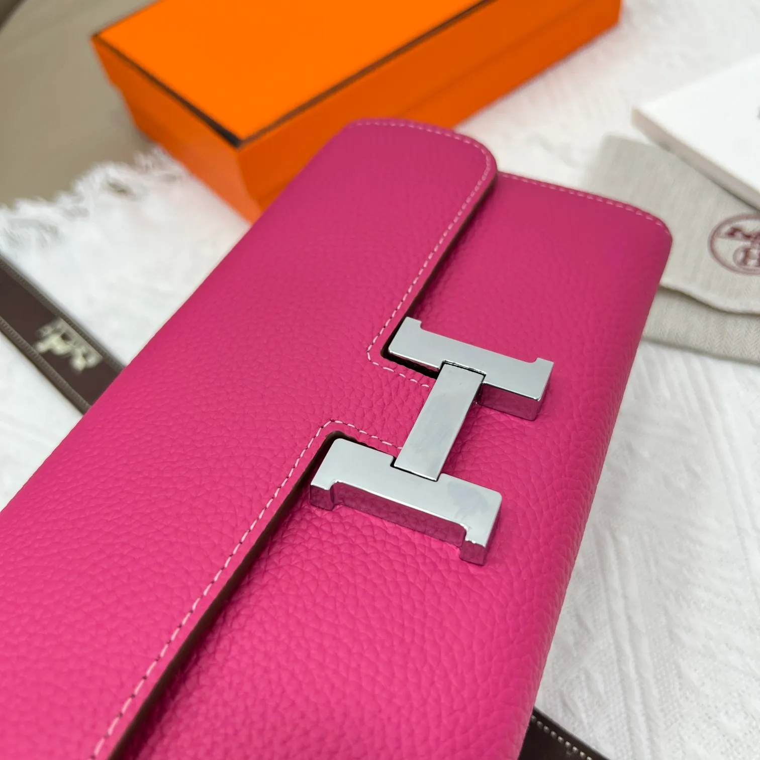 All categories Hermès wallet (Hermès) Hermès 539 pebbled silver buckle
