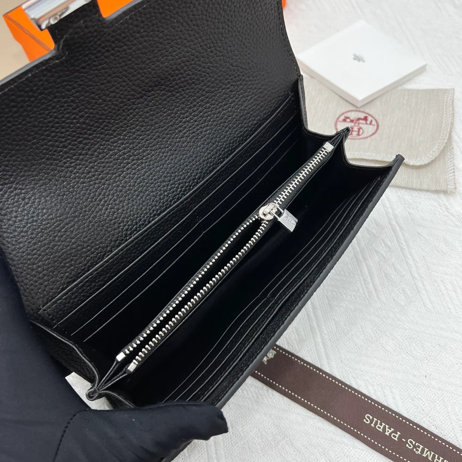 All categories Hermès wallet (Hermès) Hermès 539 pebbled silver buckle