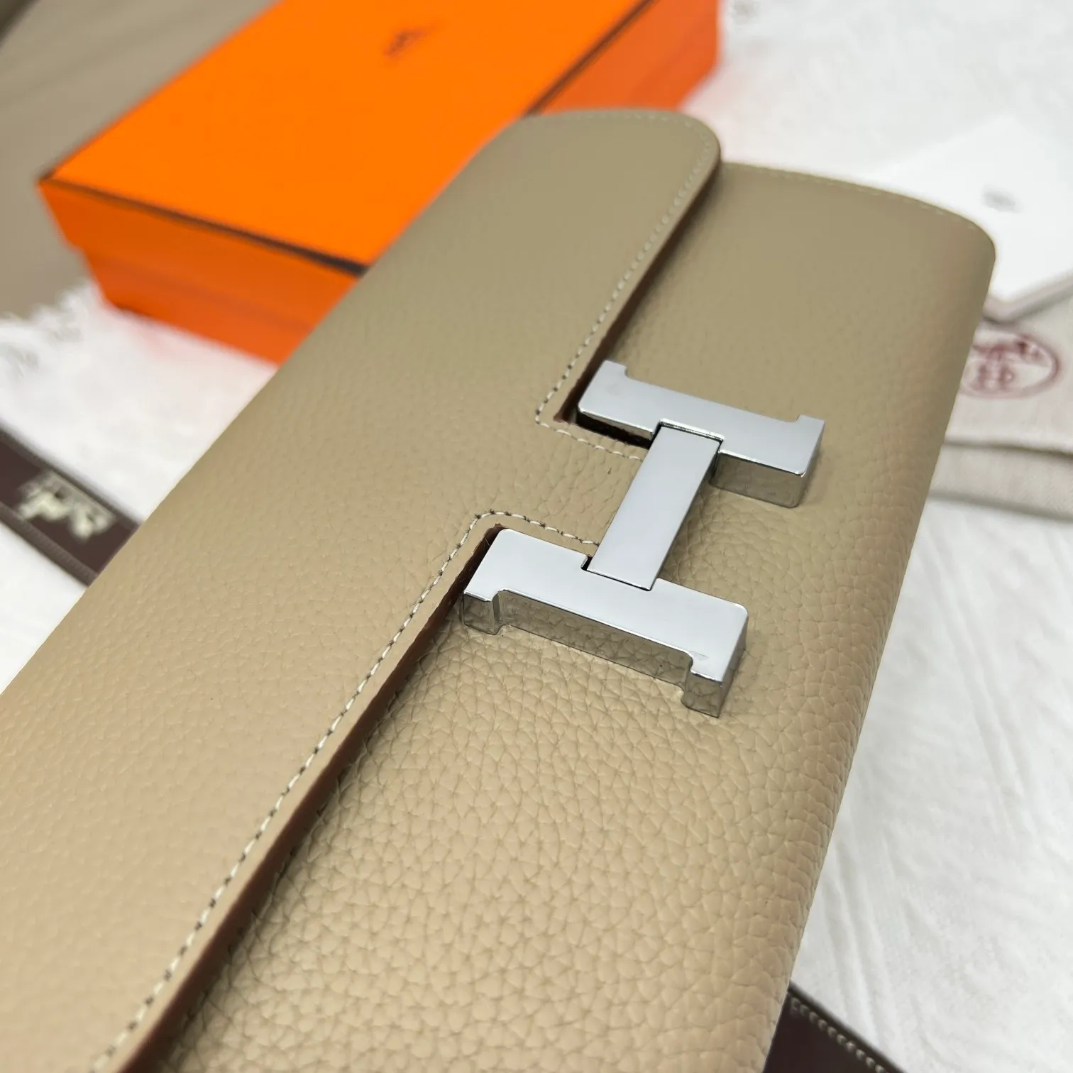 All categories Hermès wallet (Hermès) Hermès 539 pebbled silver buckle