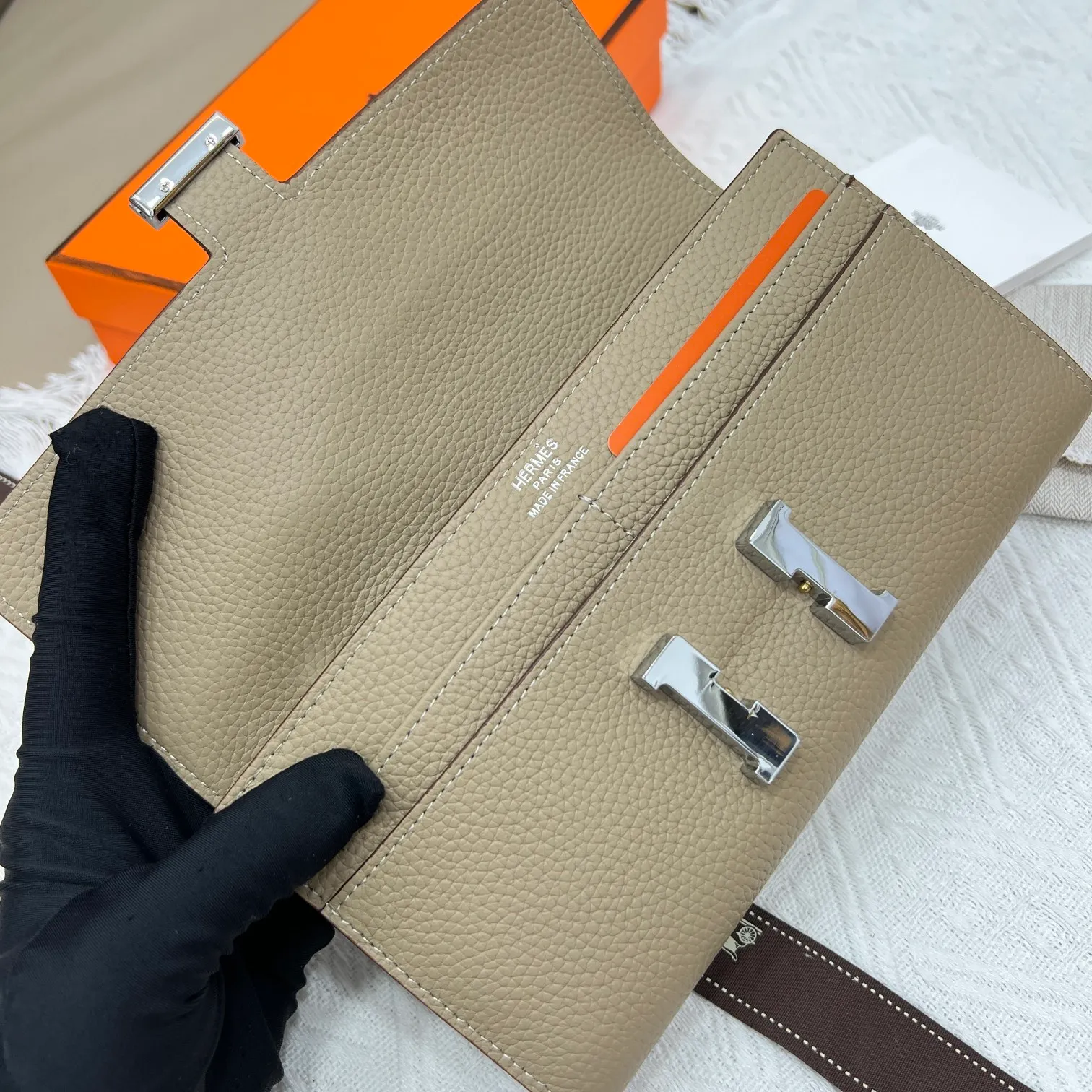 All categories Hermès wallet (Hermès) Hermès 539 pebbled silver buckle