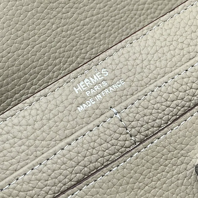 All categories Hermès wallet (Hermès) Hermès 539 pebbled silver buckle