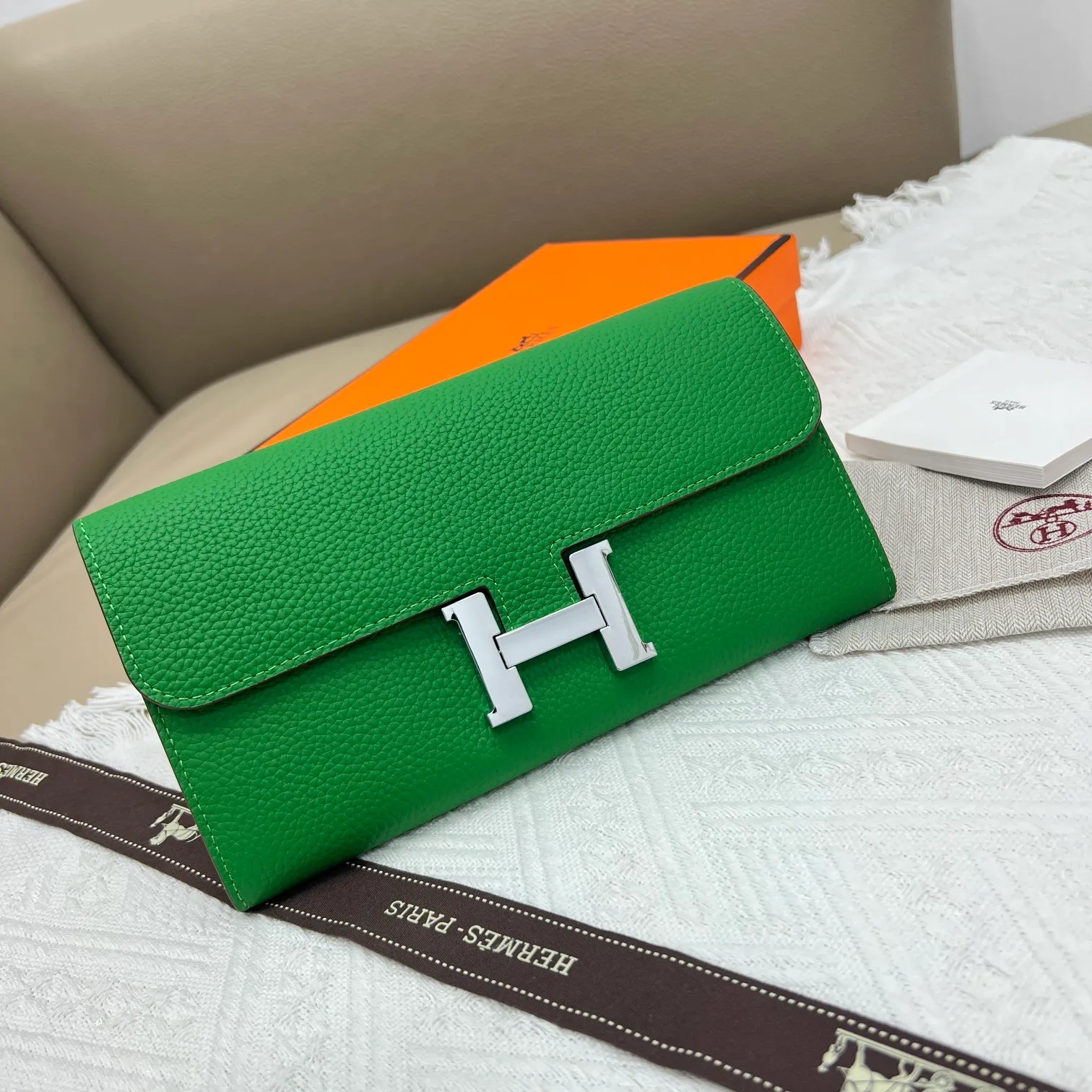 All categories Hermès wallet (Hermès) Hermès 539 pebbled silver buckle