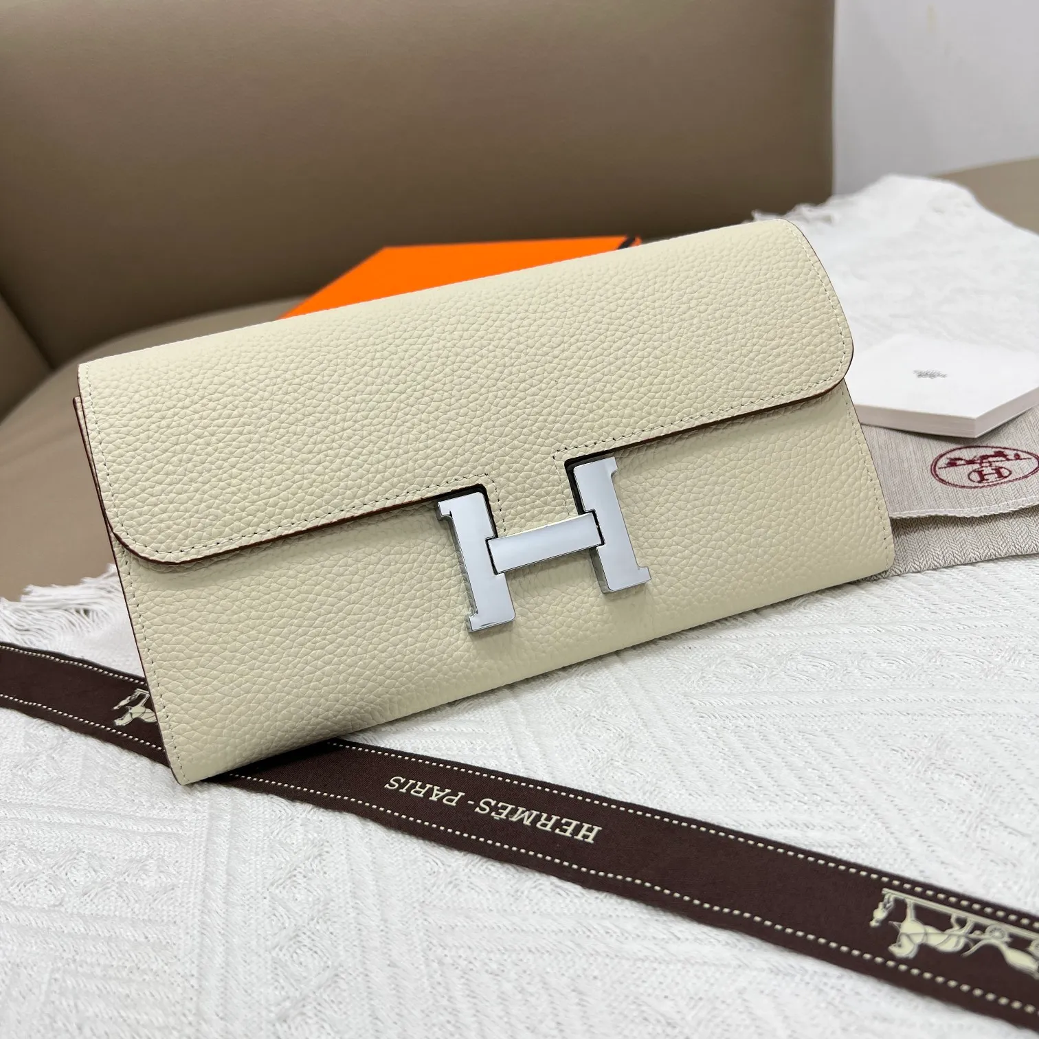 All categories Hermès wallet (Hermès) Hermès 539 pebbled silver buckle