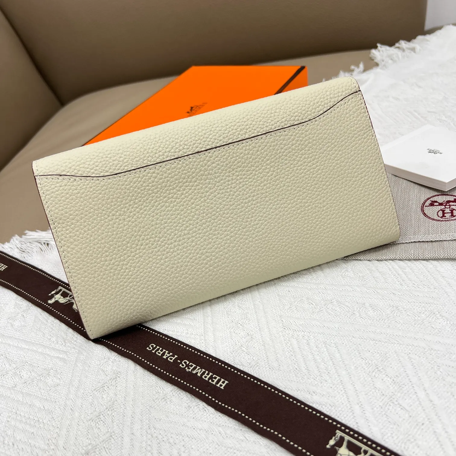 All categories Hermès wallet (Hermès) Hermès 539 pebbled silver buckle