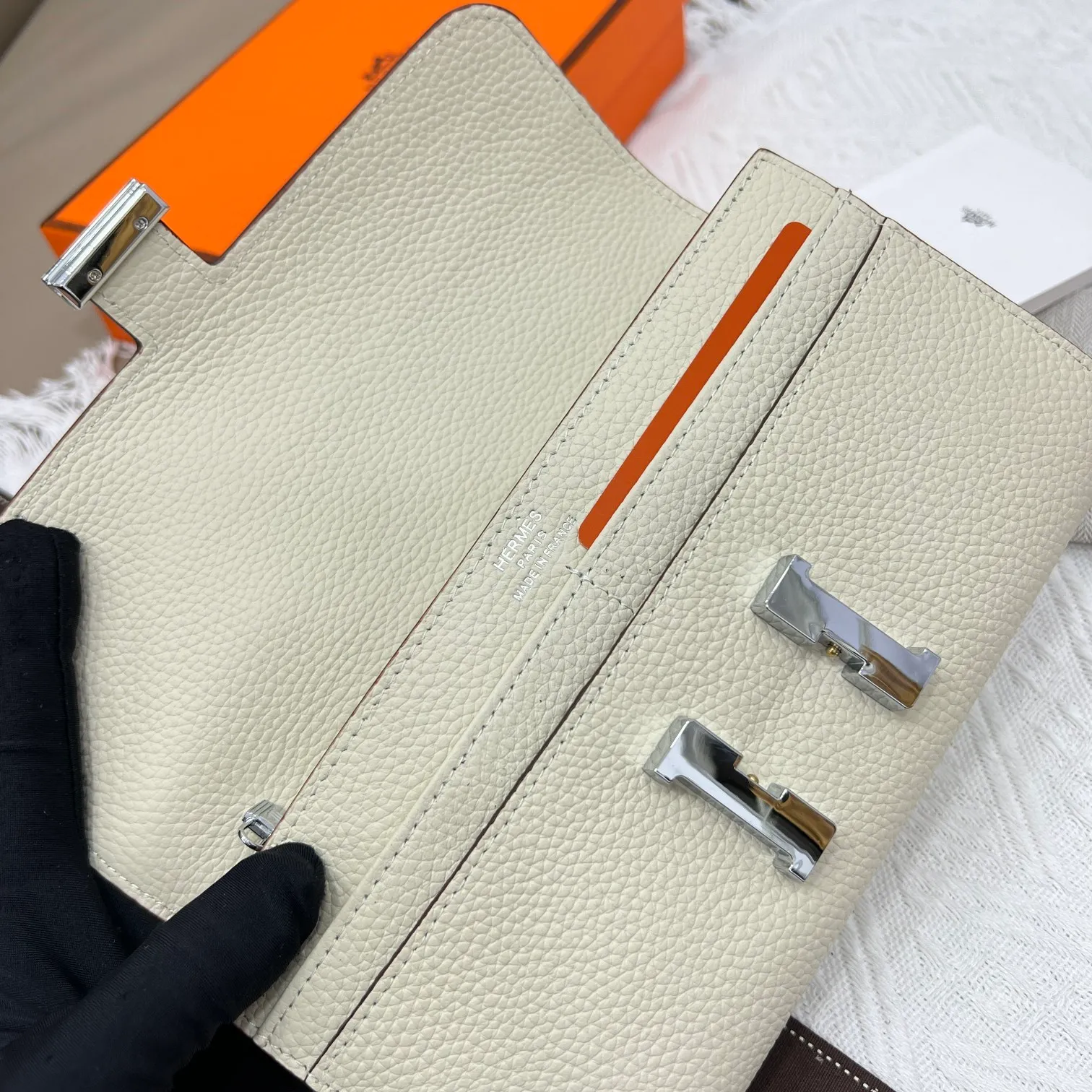 All categories Hermès wallet (Hermès) Hermès 539 pebbled silver buckle