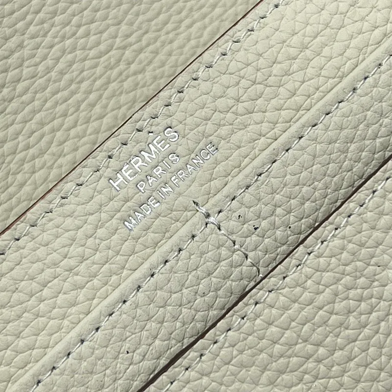 All categories Hermès wallet (Hermès) Hermès 539 pebbled silver buckle