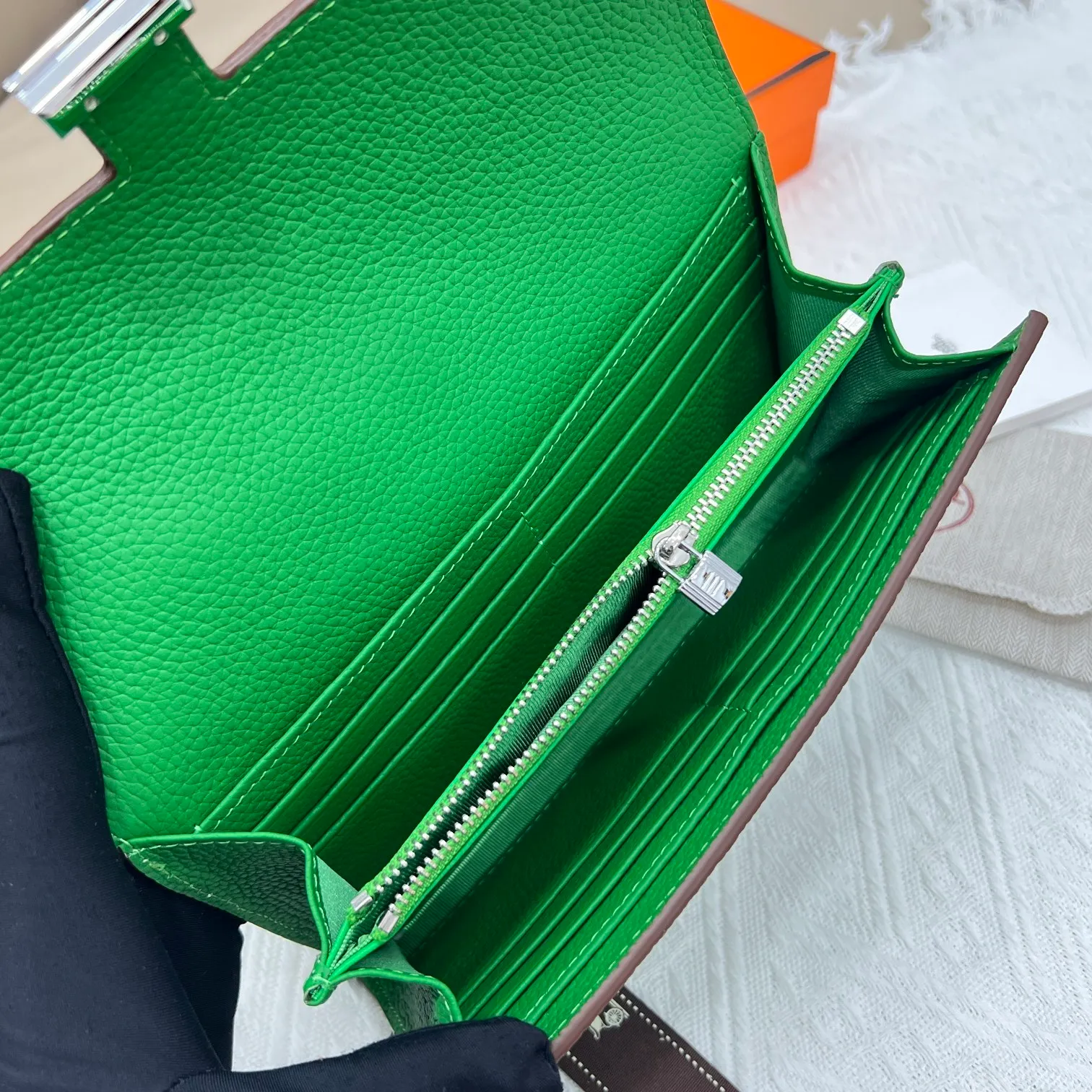 All categories Hermès wallet (Hermès) Hermès 539 pebbled silver buckle