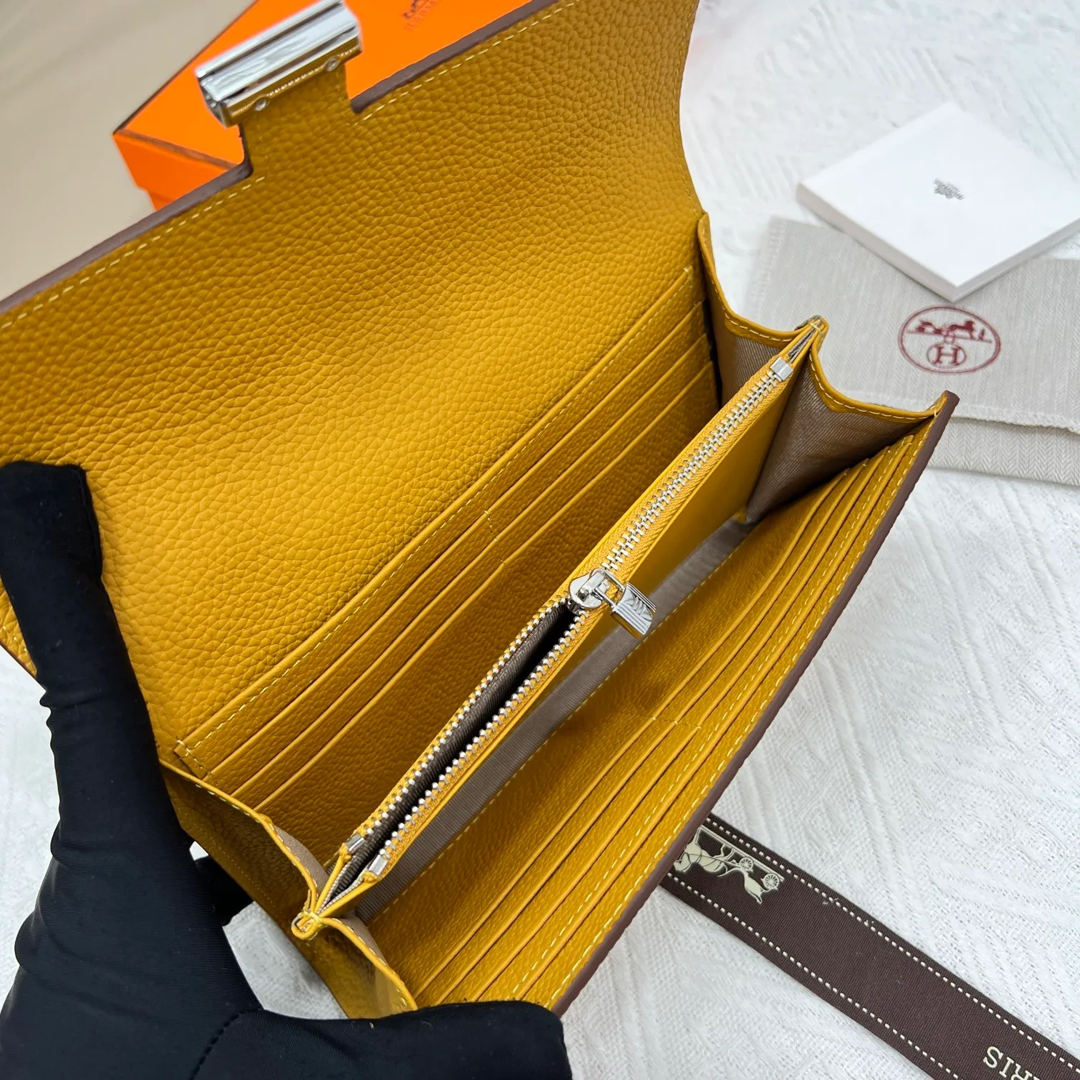 All categories Hermès wallet (Hermès) Hermès 539 pebbled silver buckle