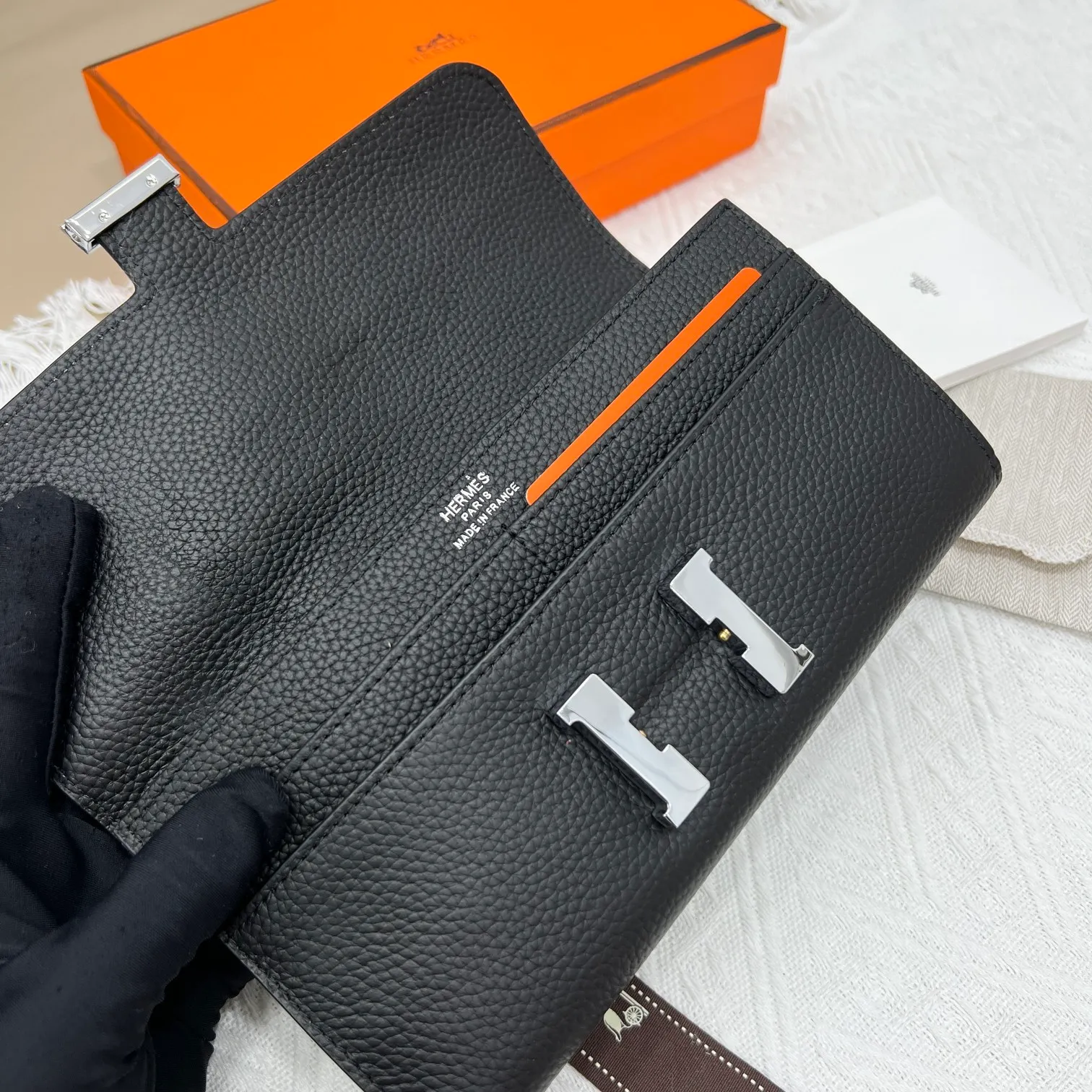 All categories Hermès wallet (Hermès) Hermès 539 pebbled silver buckle