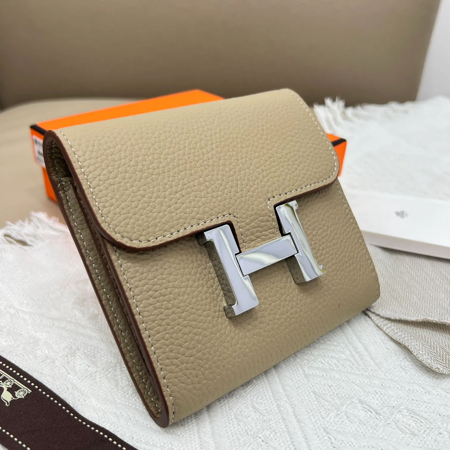 All categories Hermès wallet (Hermès) Hermès 537 pebbled silver buckle