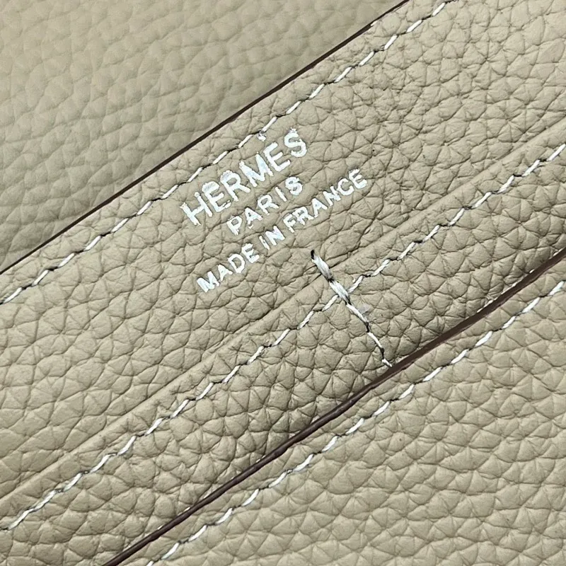 All categories Hermès wallet (Hermès) Hermès 537 pebbled silver buckle