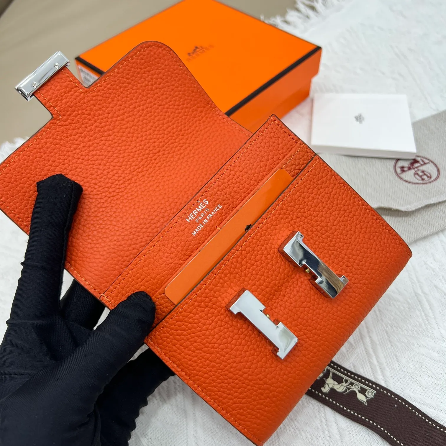 All categories Hermès wallet (Hermès) Hermès 537 pebbled silver buckle