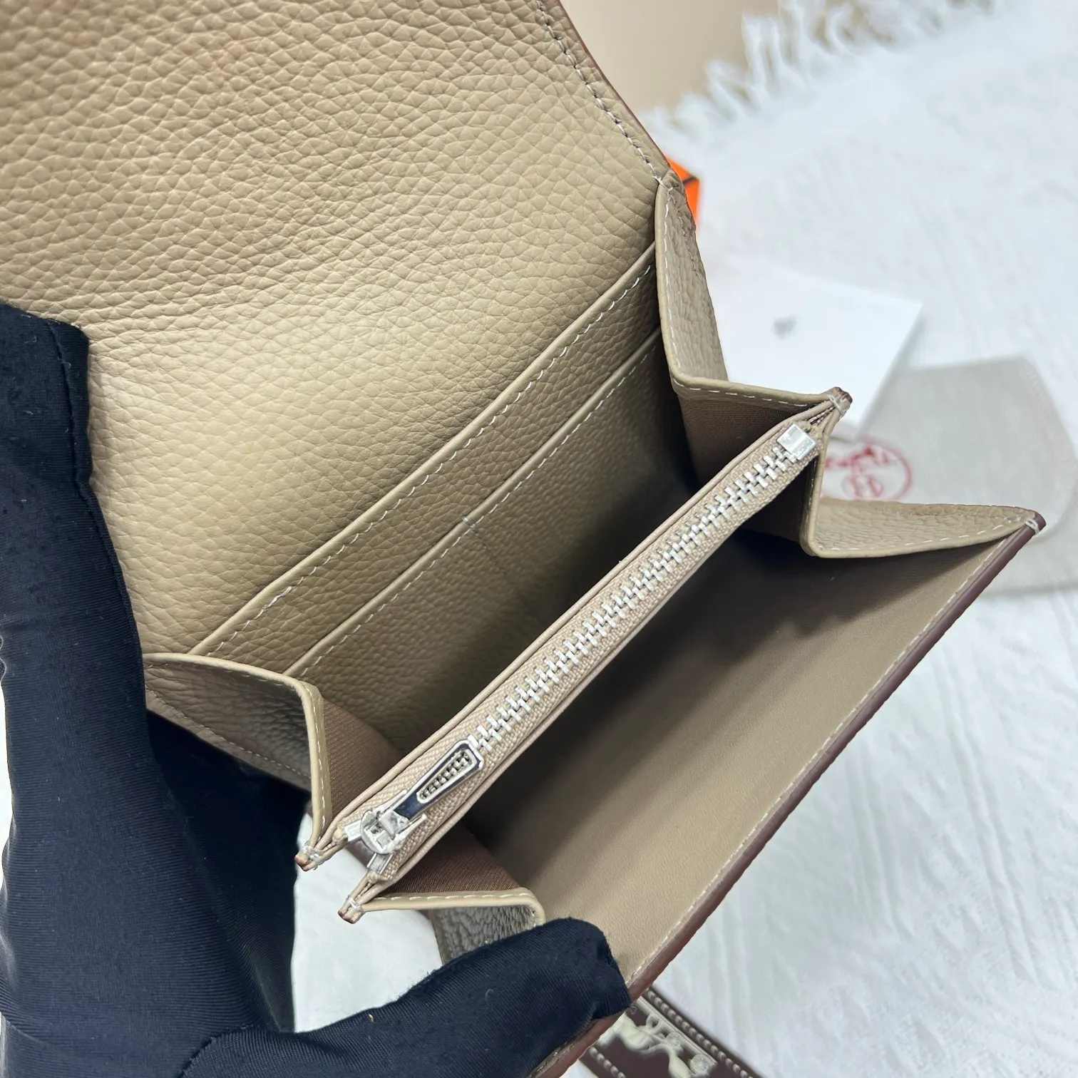All categories Hermès wallet (Hermès) Hermès 537 pebbled silver buckle