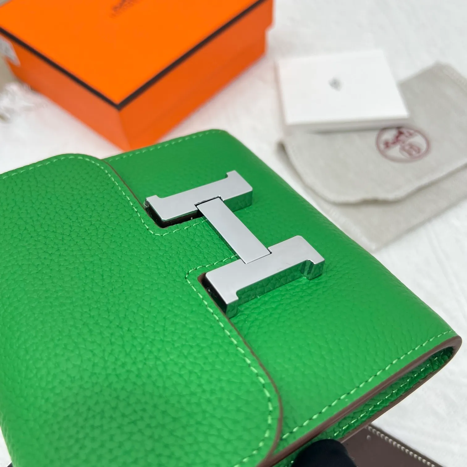 All categories Hermès wallet (Hermès) Hermès 537 pebbled silver buckle