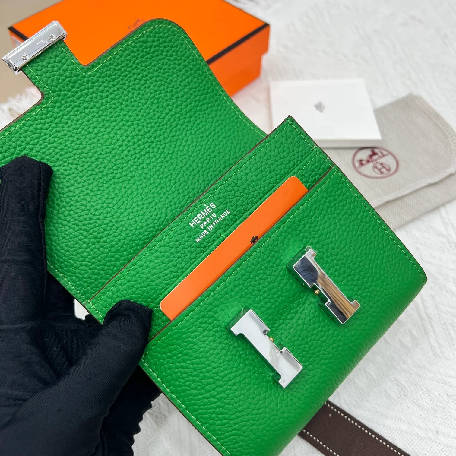 All categories Hermès wallet (Hermès) Hermès 537 pebbled silver buckle