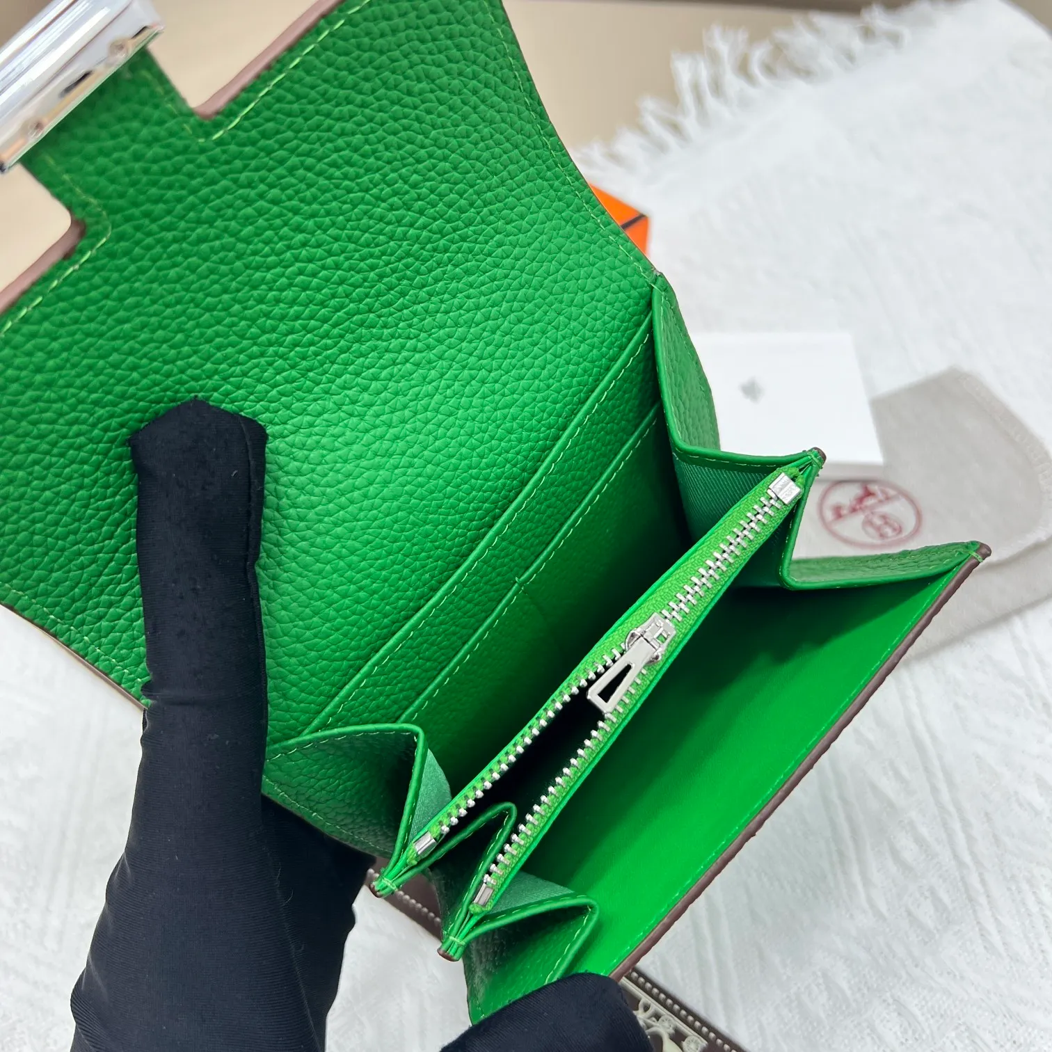 All categories Hermès wallet (Hermès) Hermès 537 pebbled silver buckle