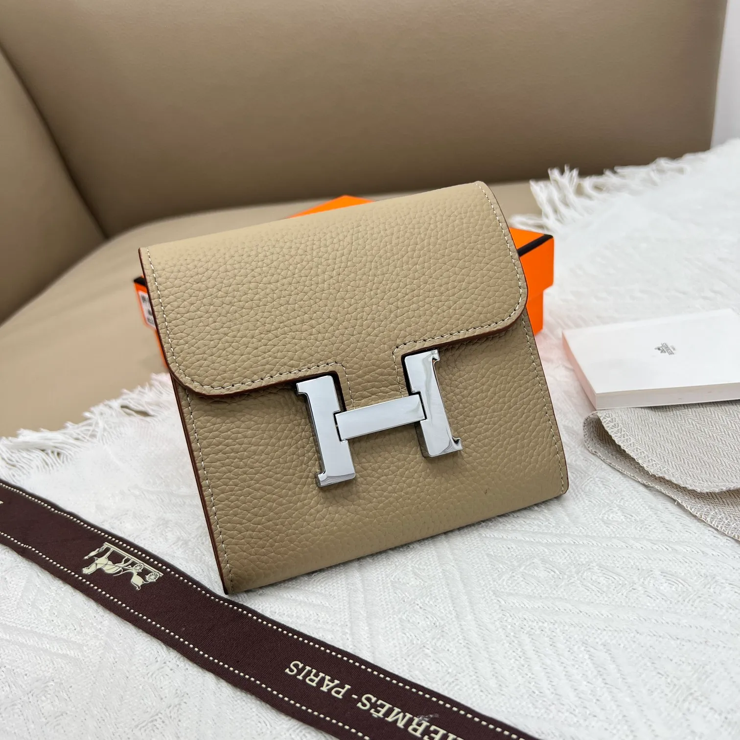 All categories Hermès wallet (Hermès) Hermès 537 pebbled silver buckle