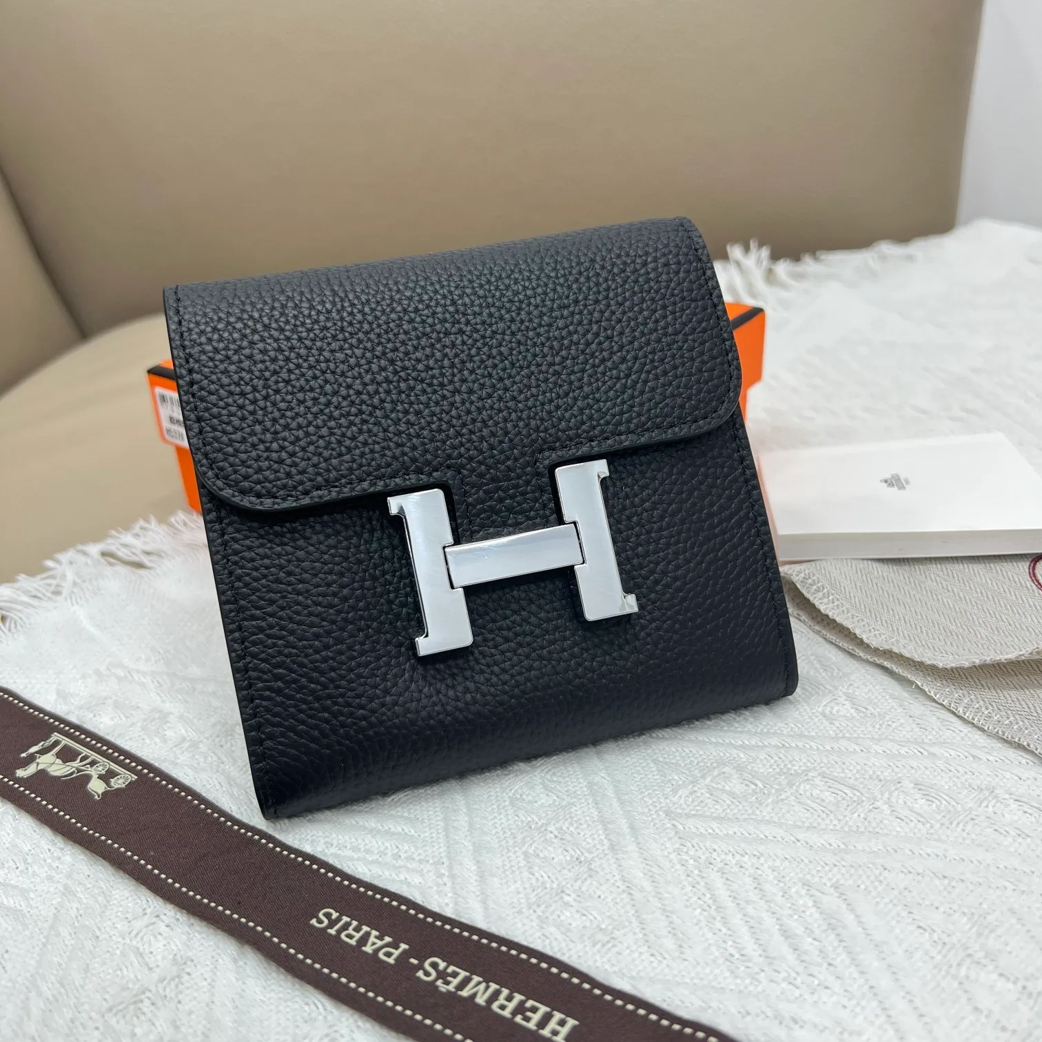 All categories Hermès wallet (Hermès) Hermès 537 pebbled silver buckle