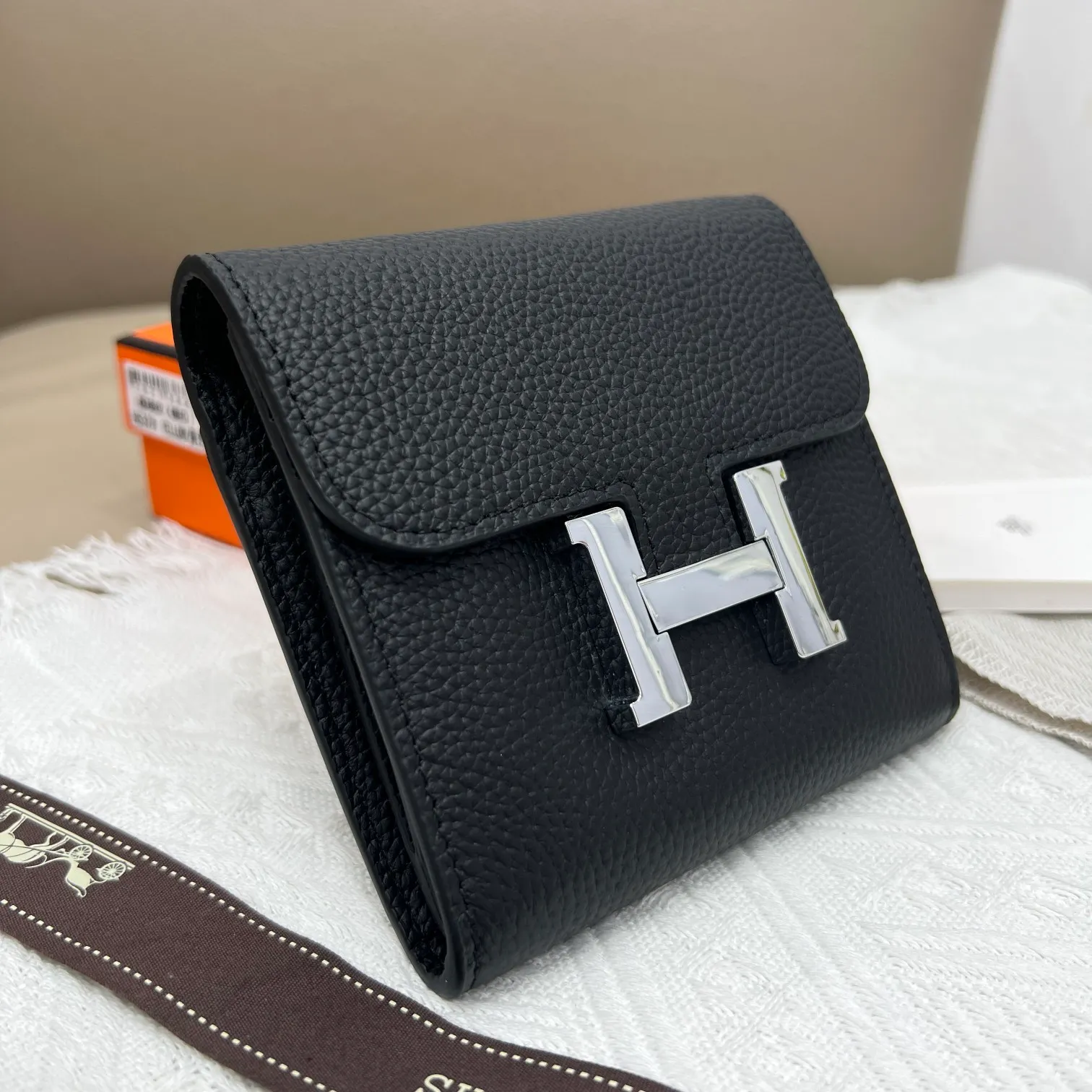 All categories Hermès wallet (Hermès) Hermès 537 pebbled silver buckle
