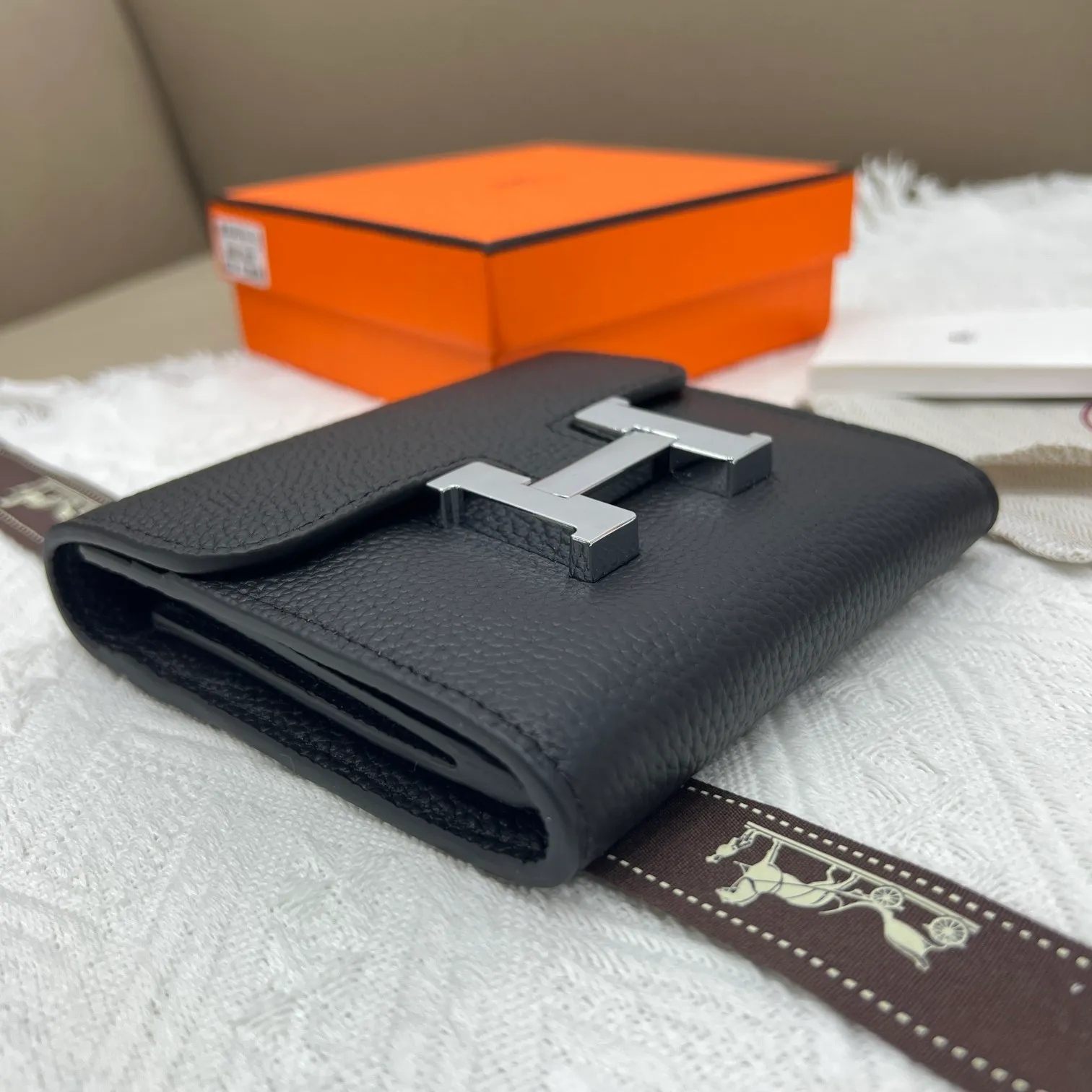 All categories Hermès wallet (Hermès) Hermès 537 pebbled silver buckle
