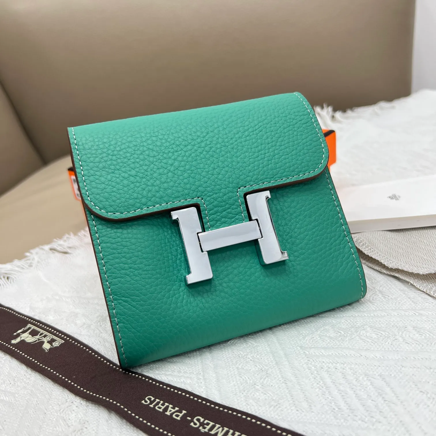 All categories Hermès wallet (Hermès) Hermès 537 pebbled silver buckle