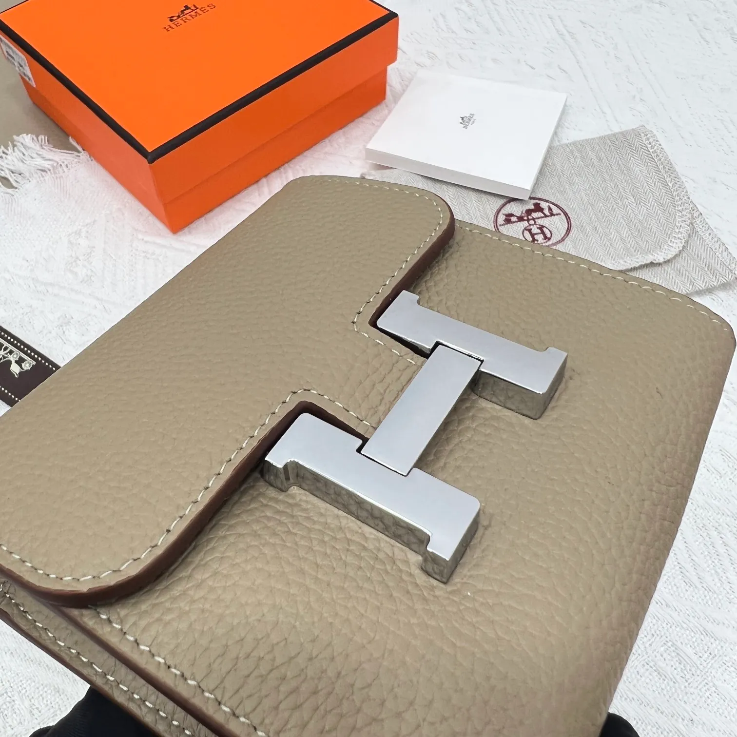 All categories Hermès wallet (Hermès) Hermès 537 pebbled silver buckle