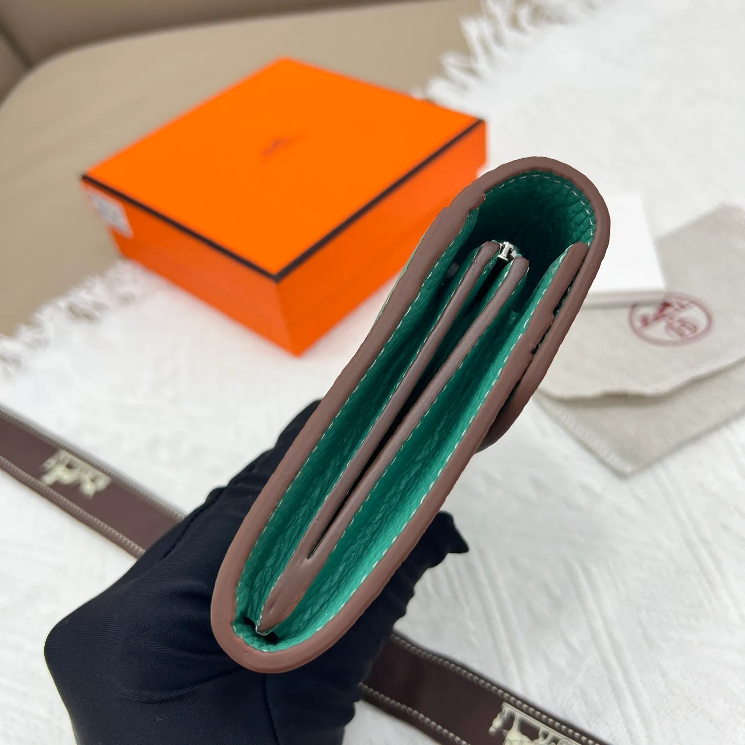 All categories Hermès wallet (Hermès) Hermès 537 pebbled silver buckle